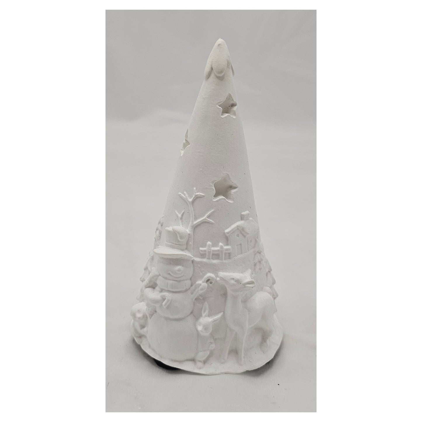Tanne massiv, aus Raysin gegossen mit winterlichem Relief.
