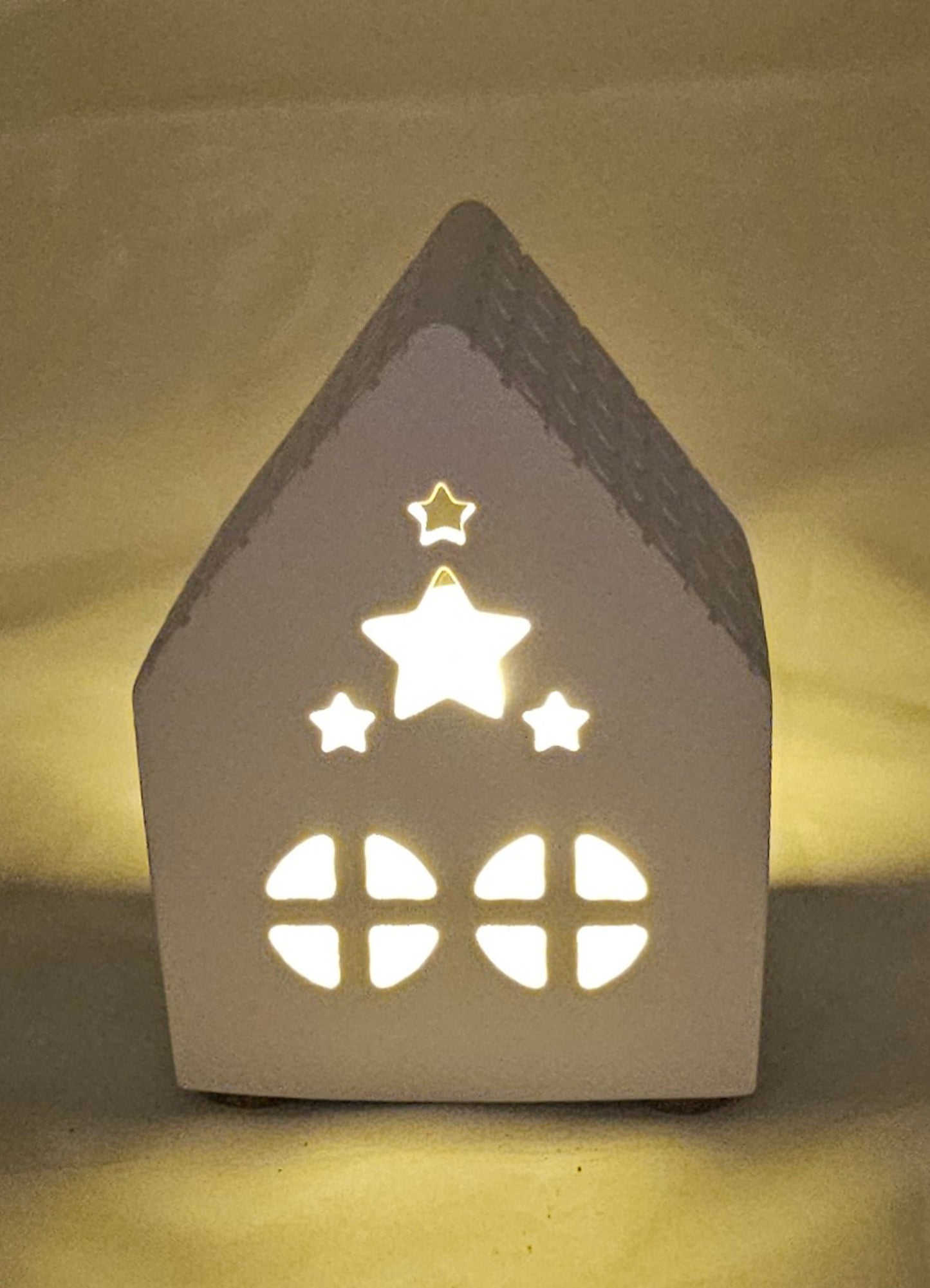 Lichthaus klein, aus Raysin gegossen, incl. LED Teelicht.