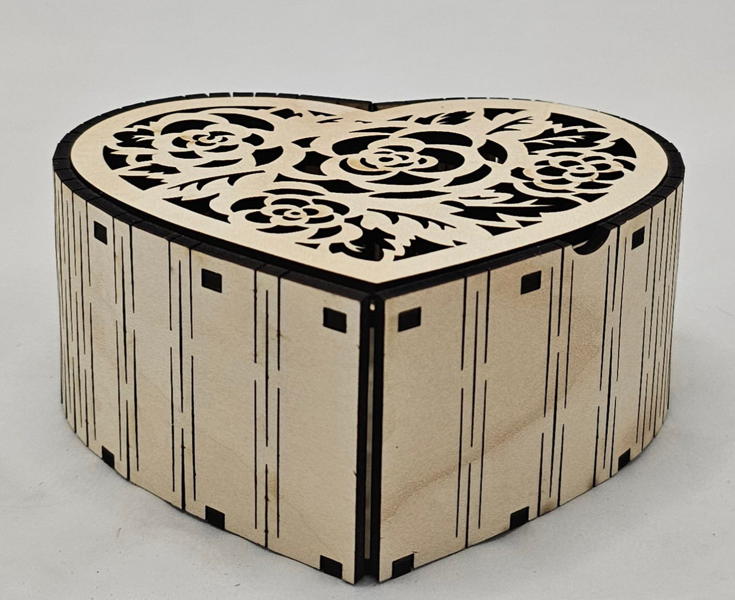 Holzdose Herz "Rosen" oder Holzdose Herz "Baum", aus 3mm Lindenholz gelasert