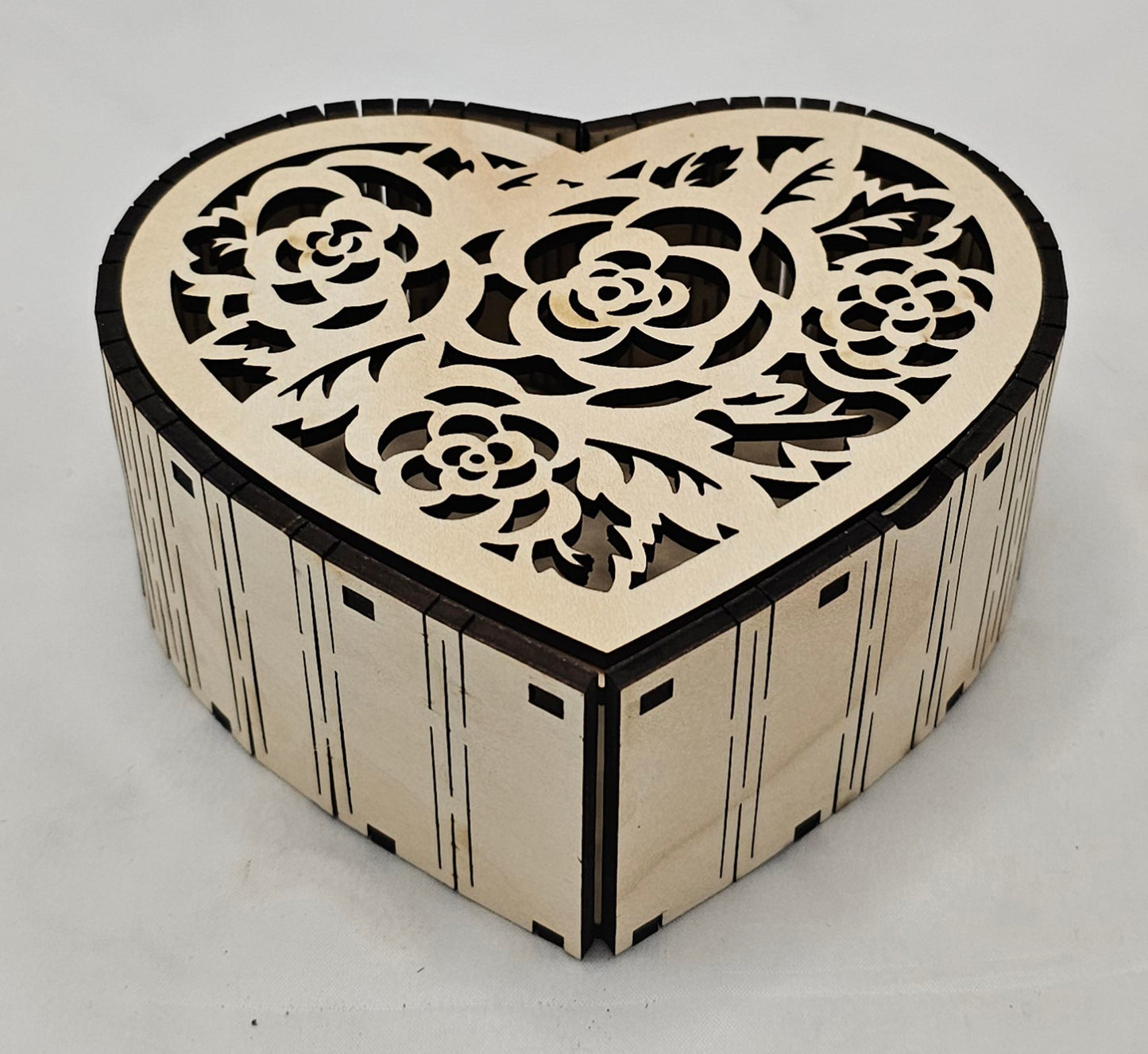 Holzdose Herz "Rosen" oder Holzdose Herz "Baum", aus 3mm Lindenholz gelasert
