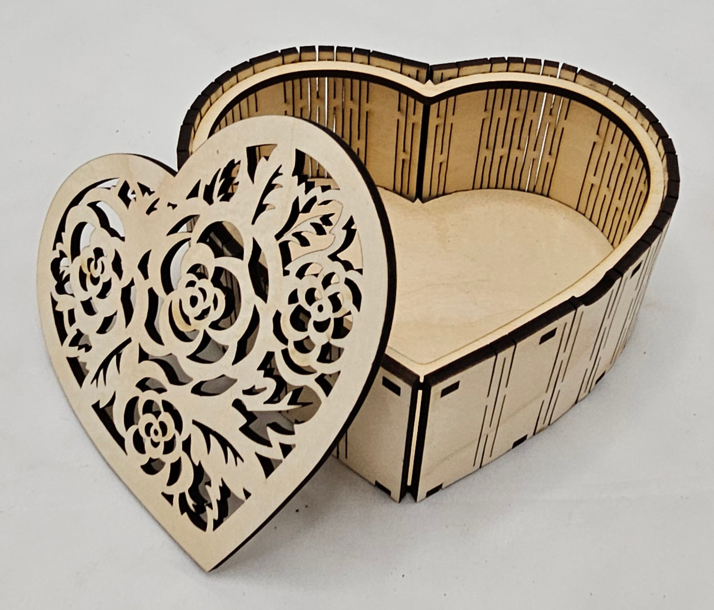 Holzdose Herz "Rosen" oder Holzdose Herz "Baum", aus 3mm Lindenholz gelasert