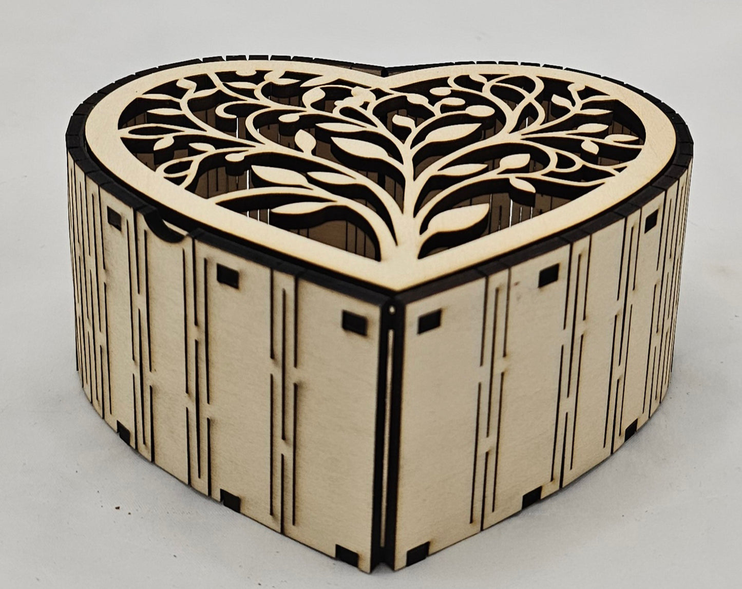 Holzdose Herz "Rosen" oder Holzdose Herz "Baum", aus 3mm Lindenholz gelasert