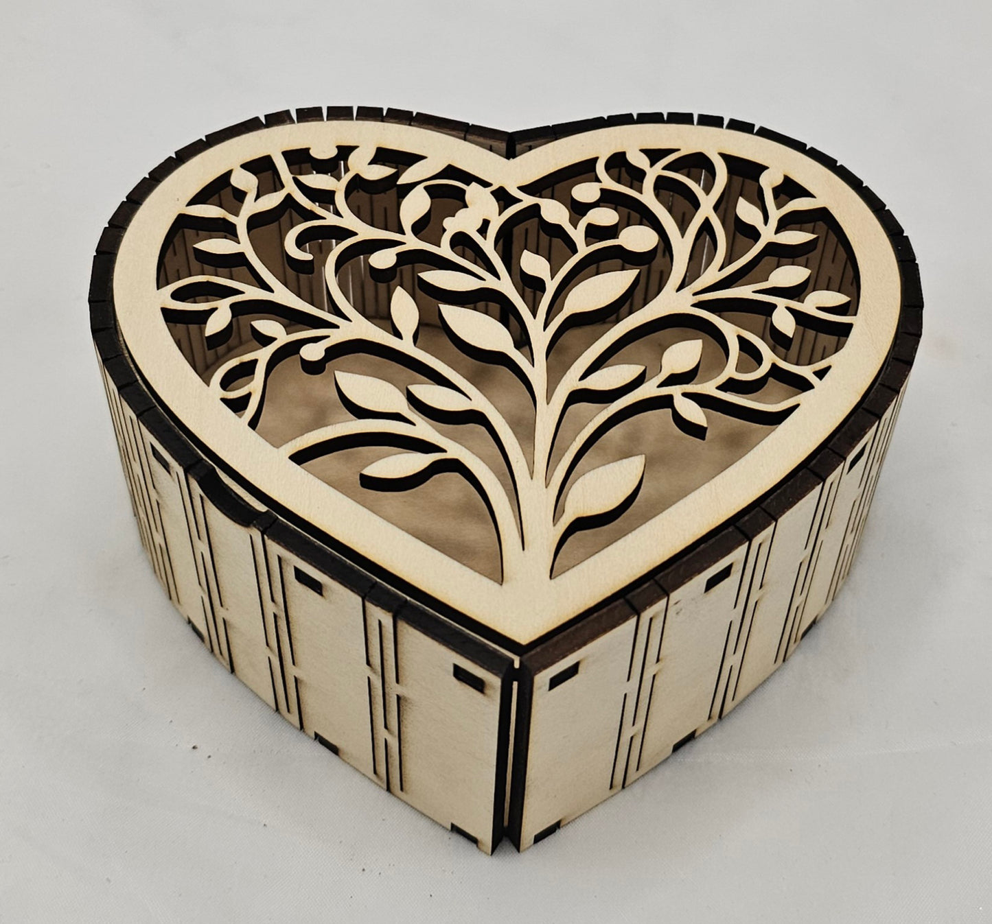 Holzdose Herz "Rosen" oder Holzdose Herz "Baum", aus 3mm Lindenholz gelasert