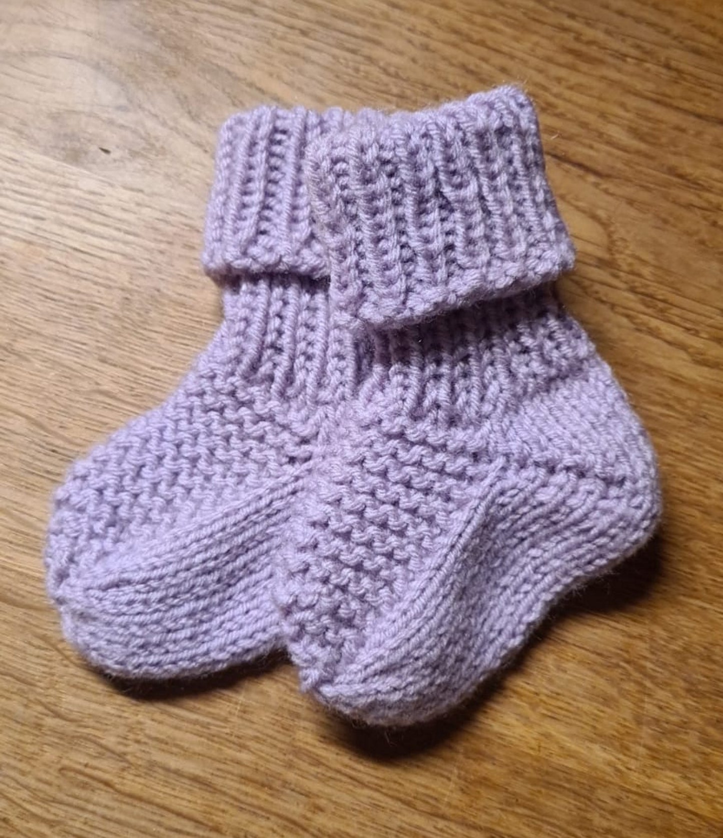 Babysöckchen, handgestrickt aus zarter Babywolle, für Babys bis 2 Monate, Gr. 17/18