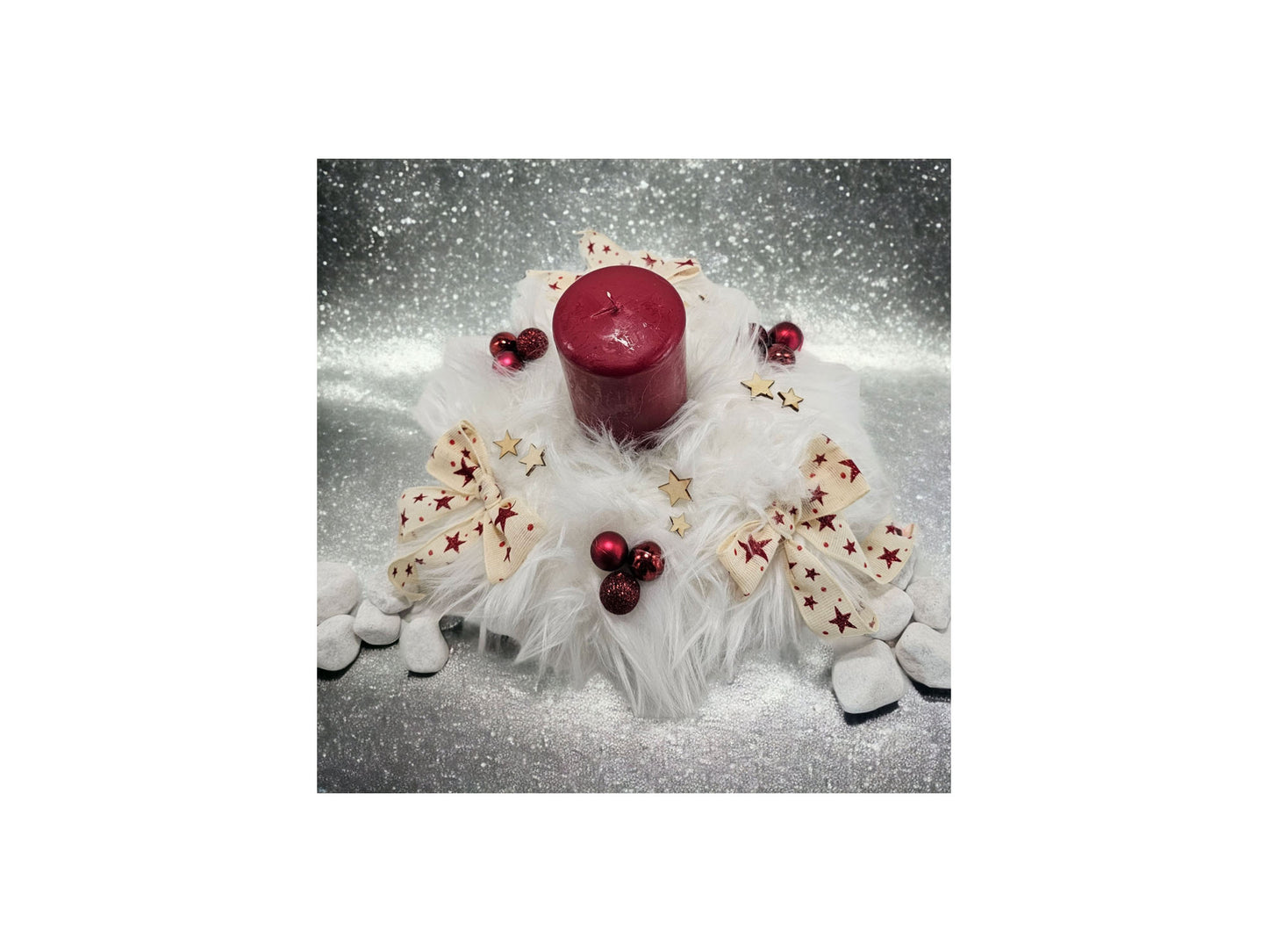 Adventskranz, Tischkranz mit Kunstfell und roter Stumpenkerze, Weihnachten, Winter