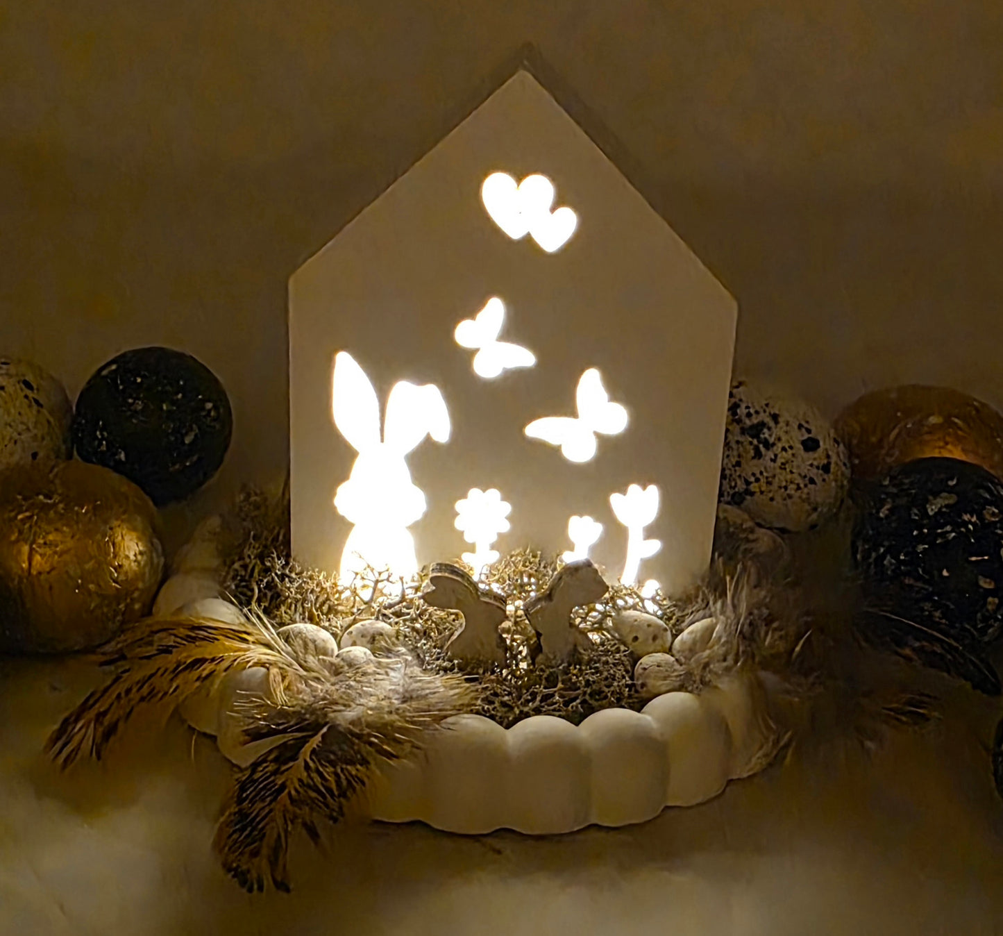 Geschenkset aus Raysin, Hasenhaus, Ei und Hase beleuchtet