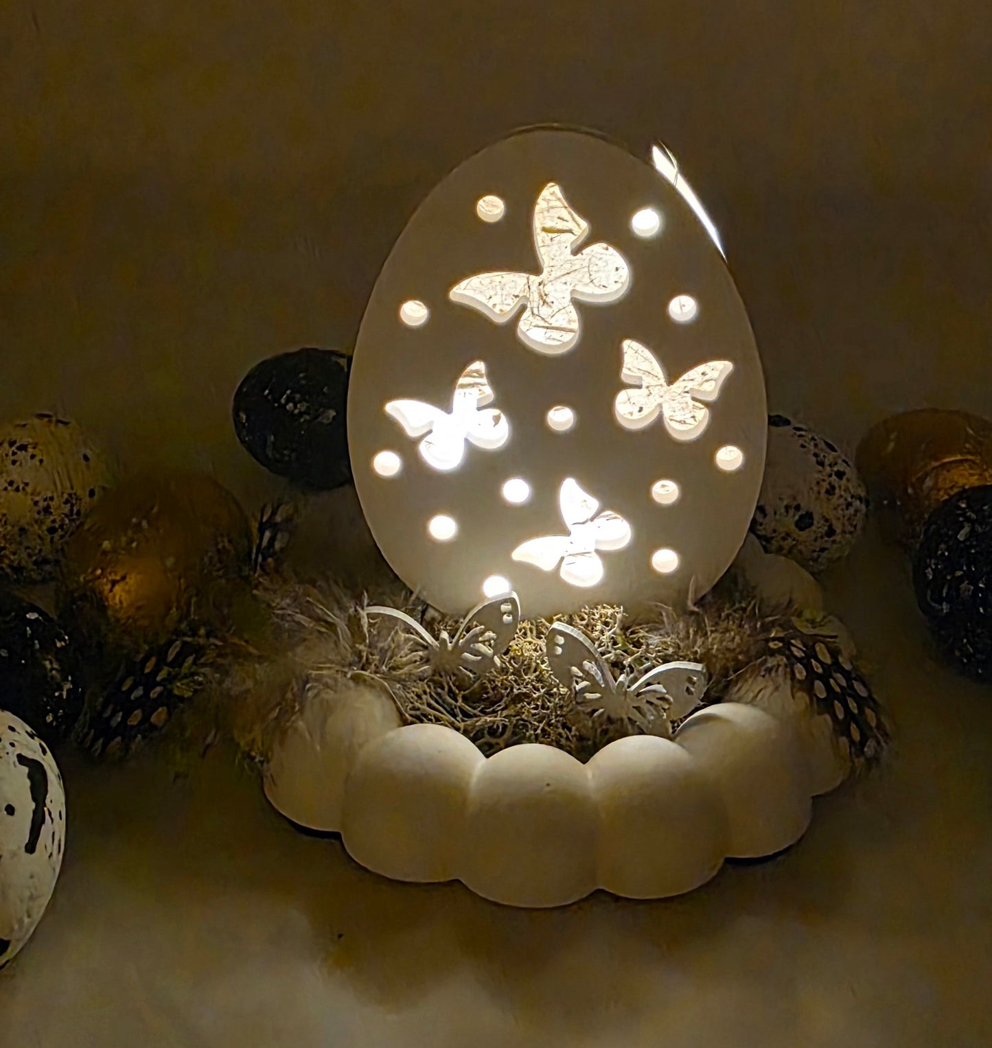 Geschenkset aus Raysin, Hasenhaus, Ei und Hase beleuchtet