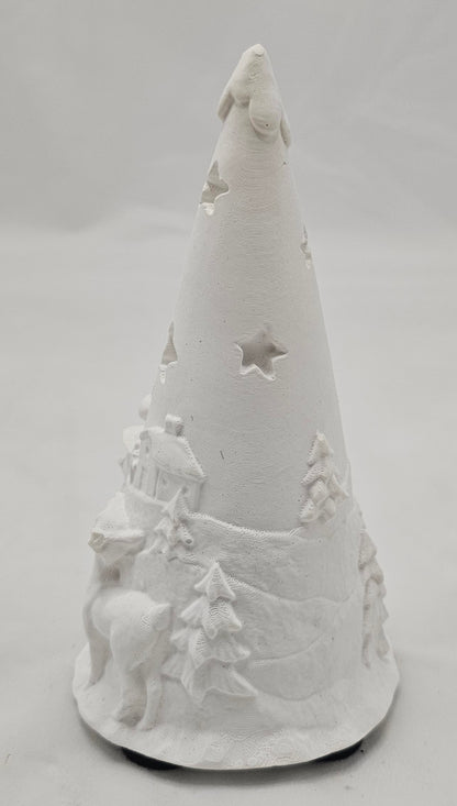 Tanne massiv, aus Raysin gegossen mit winterlichem Relief.