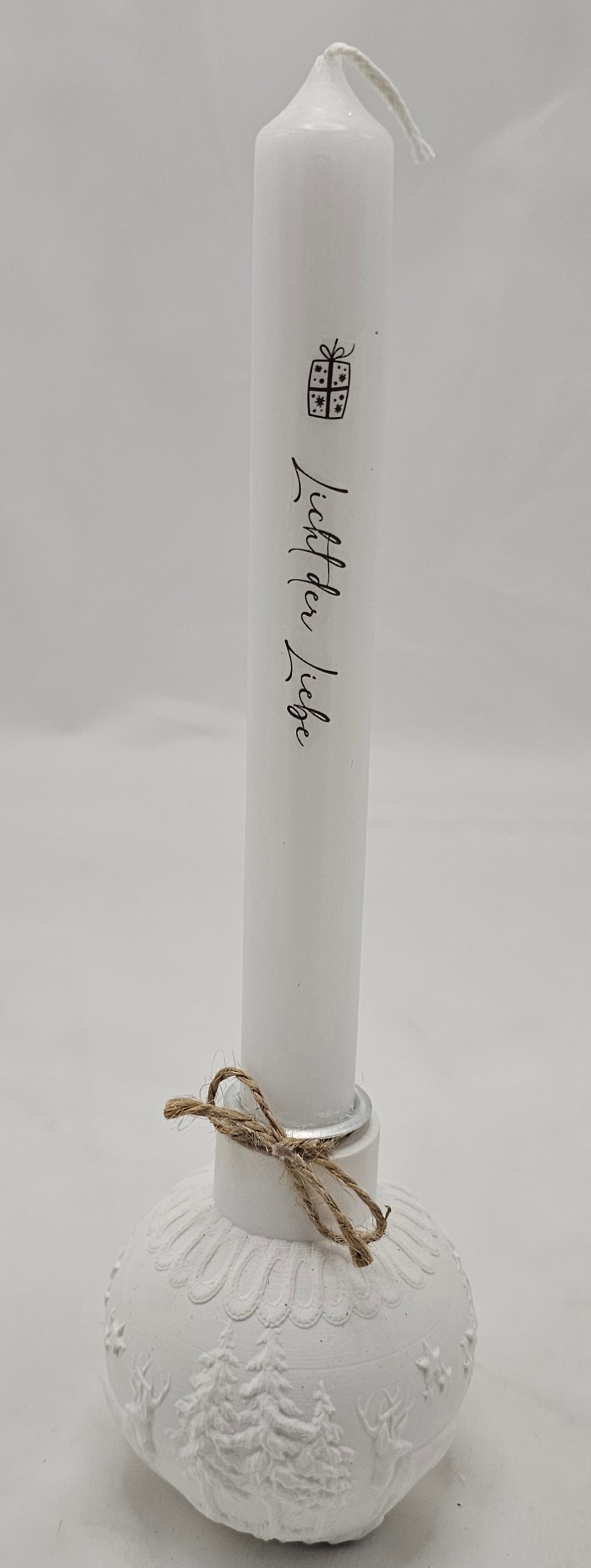 Kerzenhalter Kugel, mit winterlichem Relief, massiv, aus Raysin gegossen.