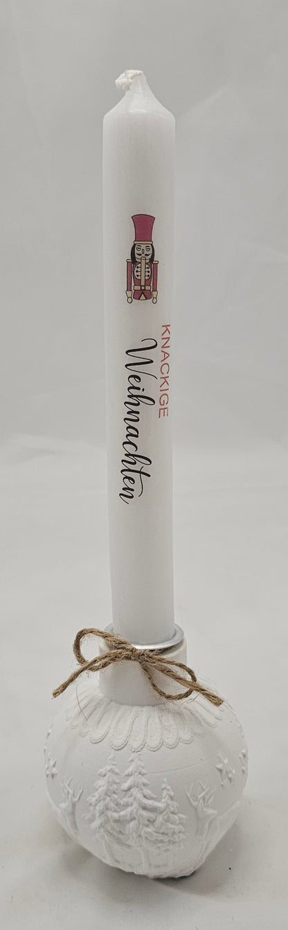 Kerzenhalter Kugel, mit winterlichem Relief, massiv, aus Raysin gegossen.