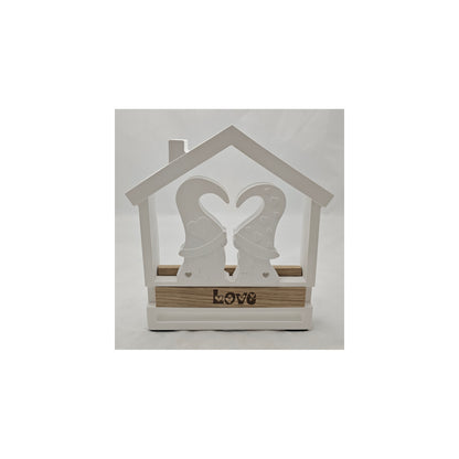 Haus mit verliebtem Wichtelpaar, aus Raysin gegossen und mit Holzklötzchen "LOVE"