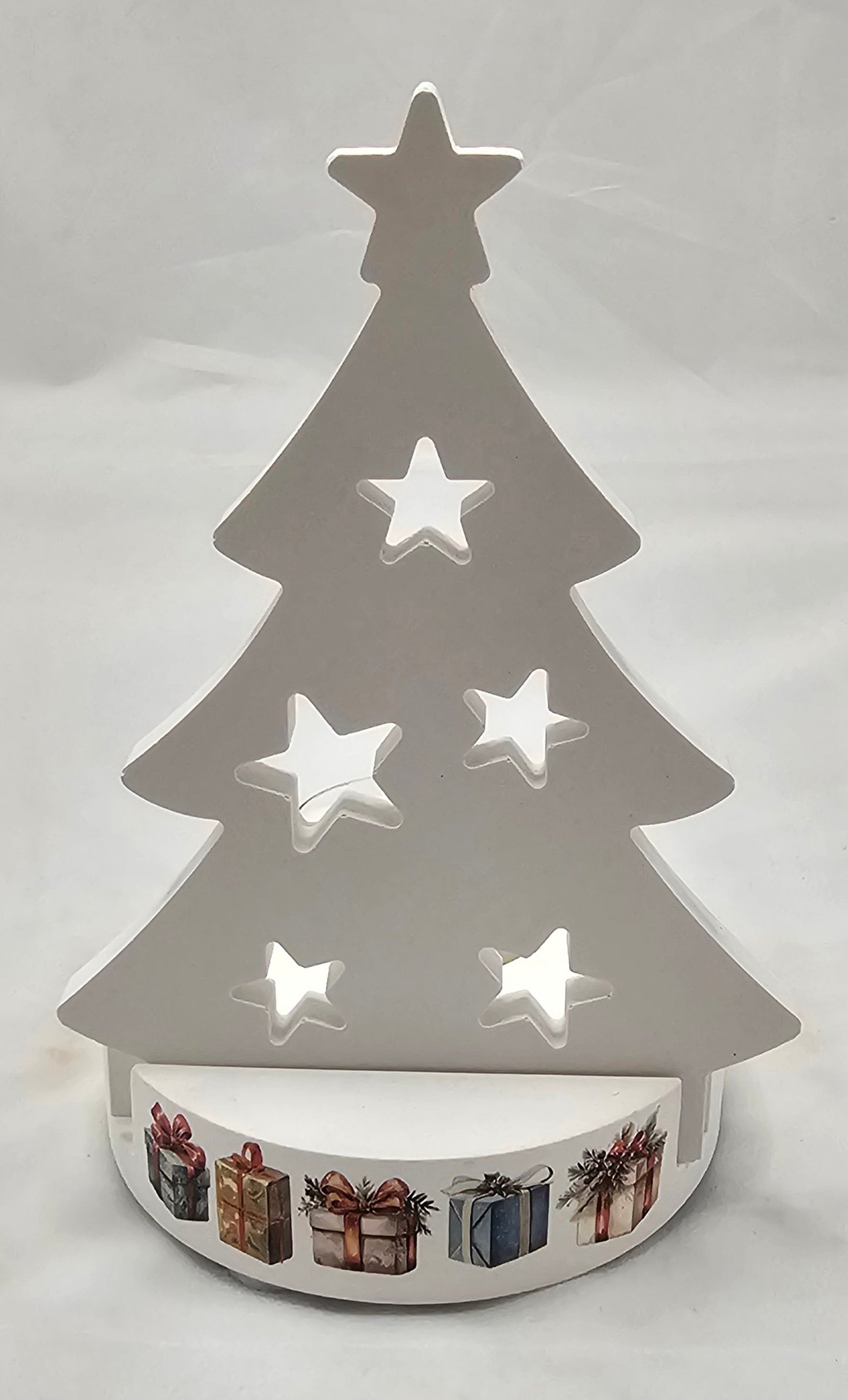 Deko Teelichthalter mit Tanne, aus Raysin gegossen.