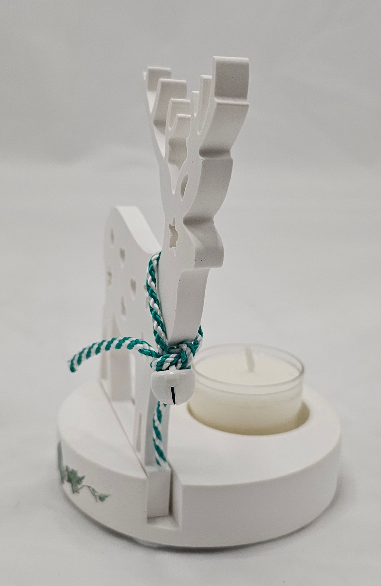 Deko Teelichthalter mit Reh, aus Raysin gegossen.