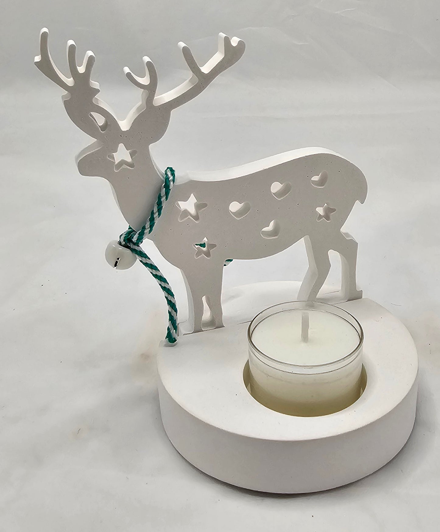 Deko Teelichthalter mit Reh, aus Raysin gegossen.