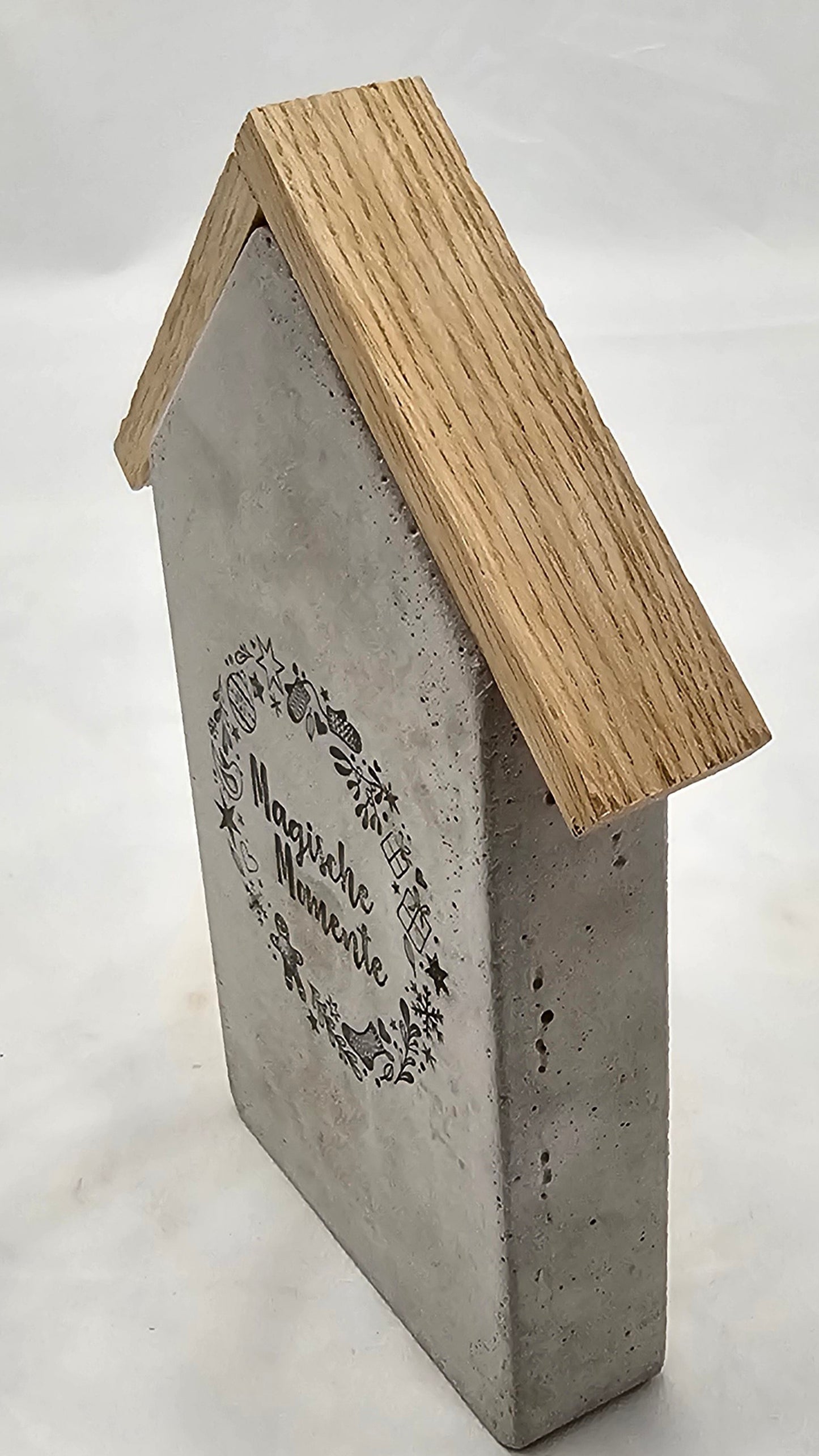 Häuser aus Beton, Winter / Weihnachten mit Holzklötzchen als Dach, gestempelt