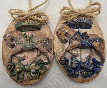 Ei Anhänger "Nostalgie" aus Raysin gegossen und bemalt