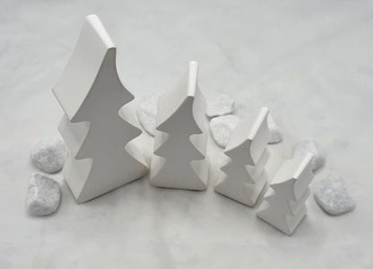 Tannen im 4er Set, aus Raysin gegossen zu Dekorationszwecken