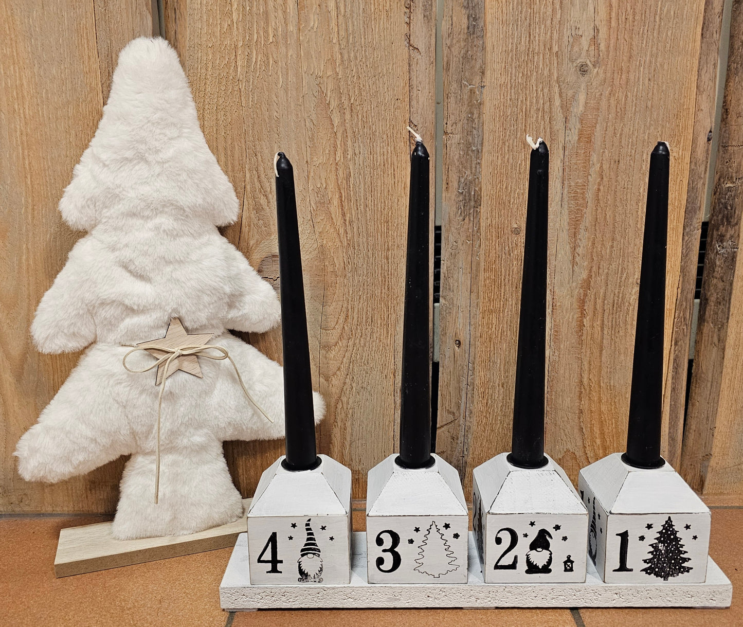 Adventskranz, länglich, mit 4 Wichtel Holzhäusern.