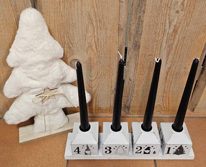 Adventskranz, länglich, mit 4 Wichtel Holzhäusern.