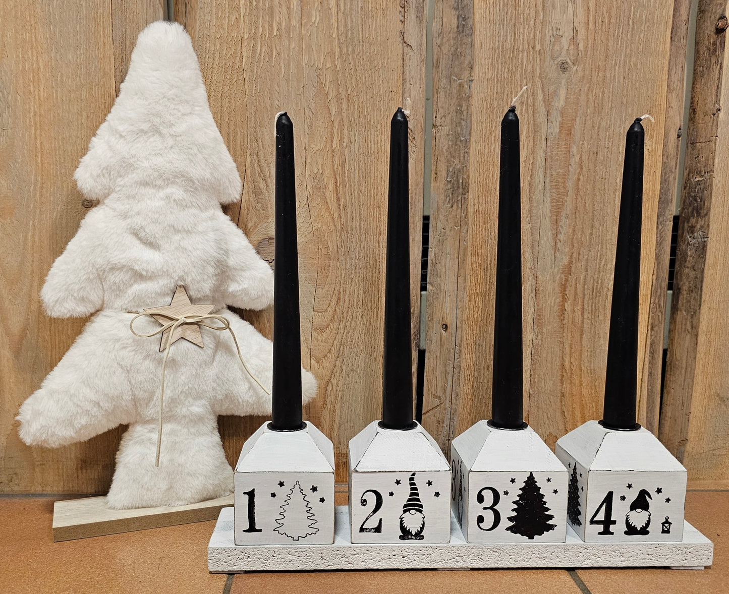 Adventskranz, länglich, mit 4 Wichtel Holzhäusern.