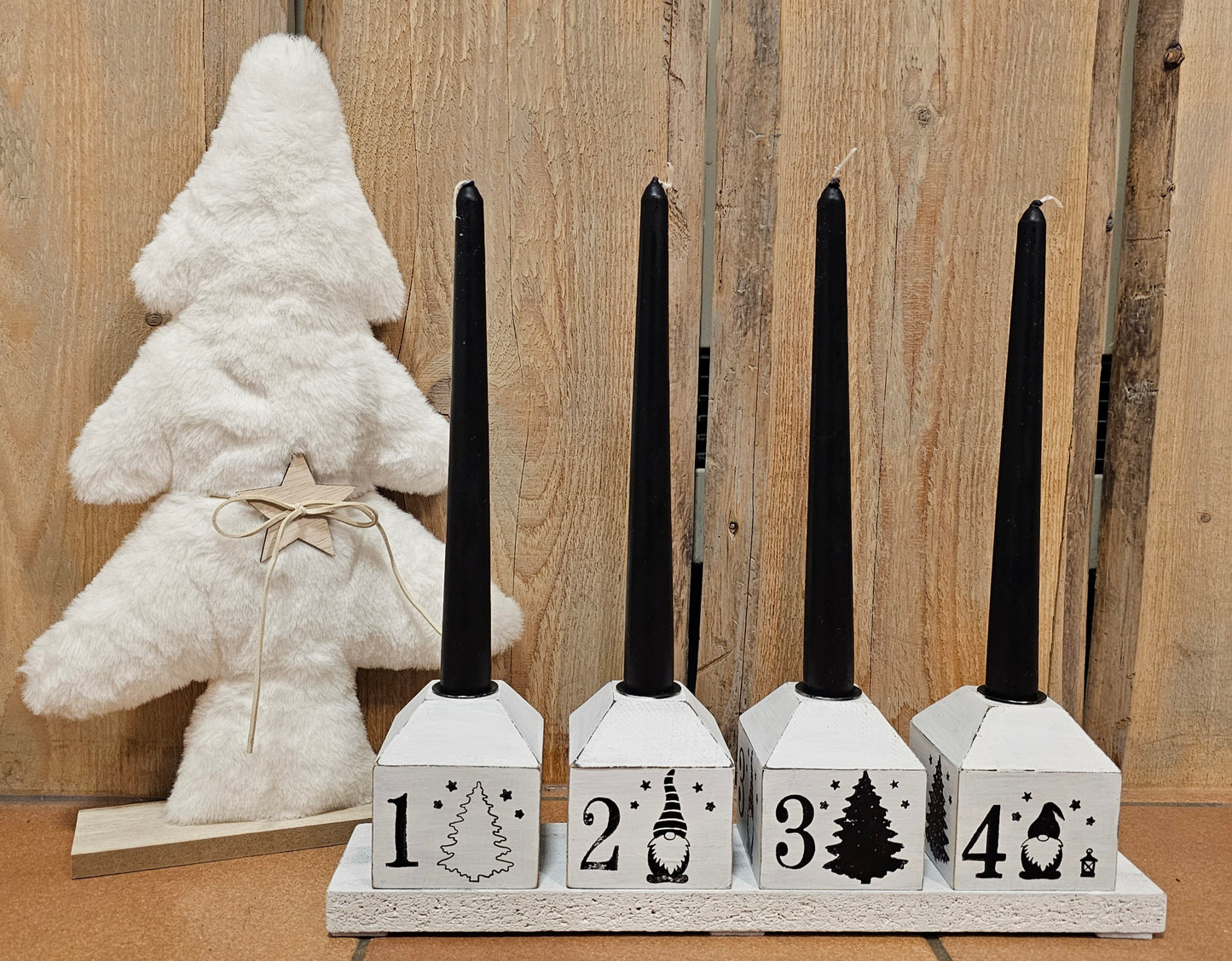 Adventskranz, länglich, mit 4 Wichtel Holzhäusern.