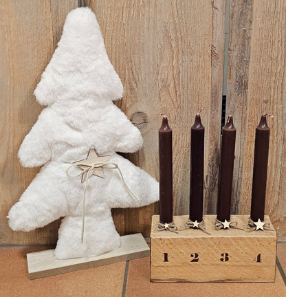 Adventskranz minimalistisch aus Holz, mit Sandelholzduftkerzen.