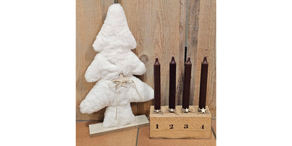 Adventskranz minimalistisch aus Holz, mit Sandelholzduftkerzen.