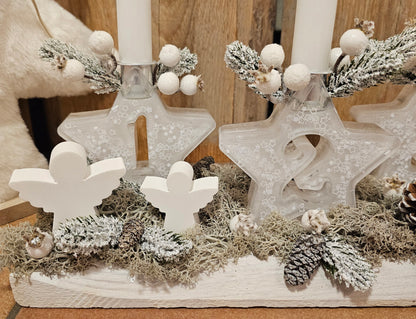 Adventskranz, länglich, mit 4 Kerzenhaltern "Sterne" aus Epoxidharz.