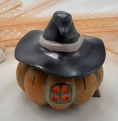 Kürbisdose mit Hexenhut aus Raysin gegossen und bemalt