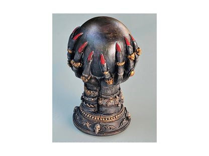 Halloween Deko, Kugel in Krallenhänden aus Raysin gegossen