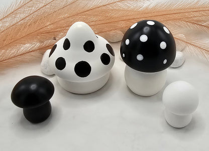 Pilze Set 4Stück, aus Raysin gegossen und bemalt