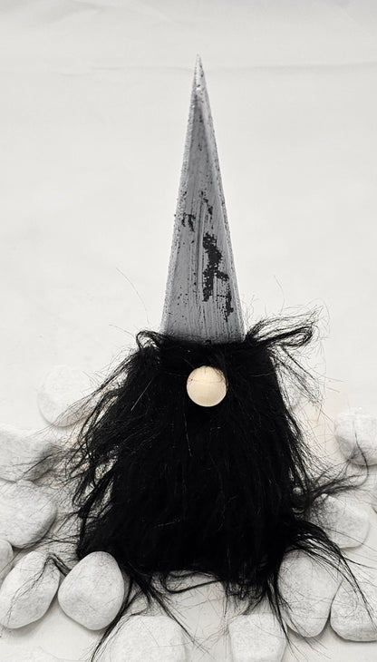 Wichtel aus Holz, ganz schlicht, im Shabby Chic Look.