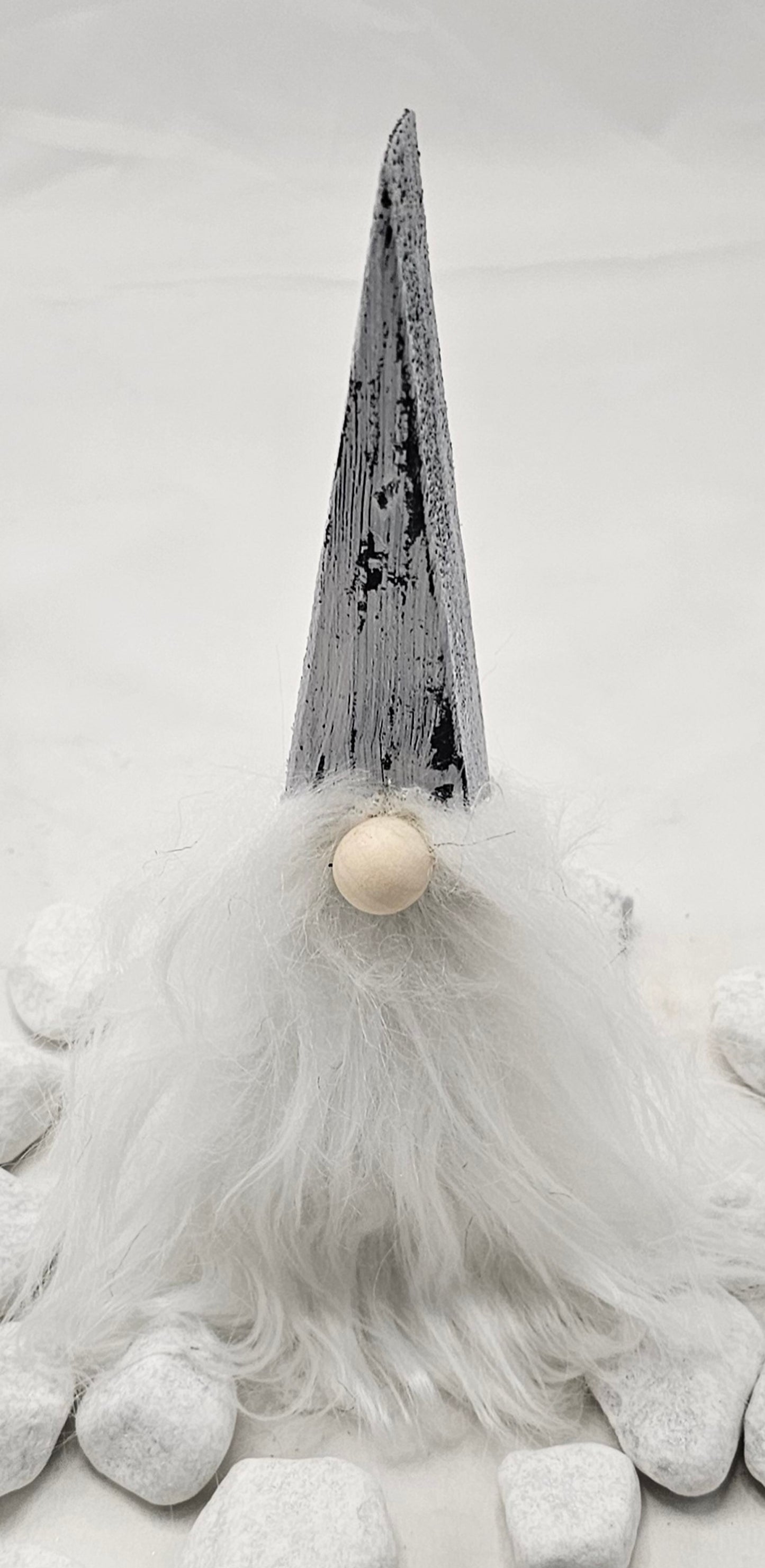 Wichtel aus Holz, ganz schlicht, im Shabby Chic Look.