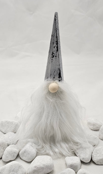 Wichtel aus Holz, ganz schlicht, im Shabby Chic Look.